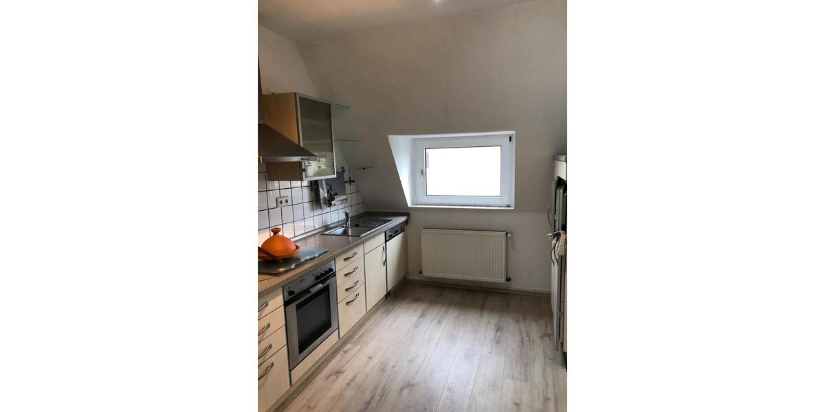 Dachgeschosswohnung mit Küche 2 er wG möglich 2 zimmer