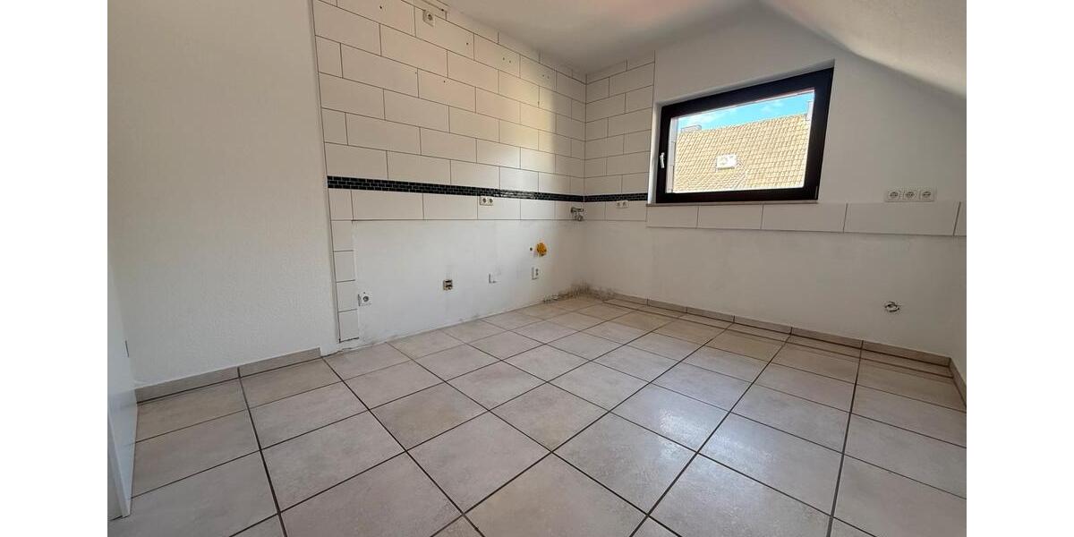 Dachgeschoßwohnung Duisburg Huckingen - 2 Zimmer, 89 m&sup2;, 850&euro; | Angebot:25840854