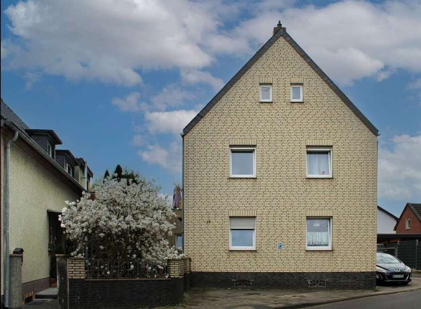 Haus zum Kaufen in Neuss-Holzheim 430.000 € 176 m²