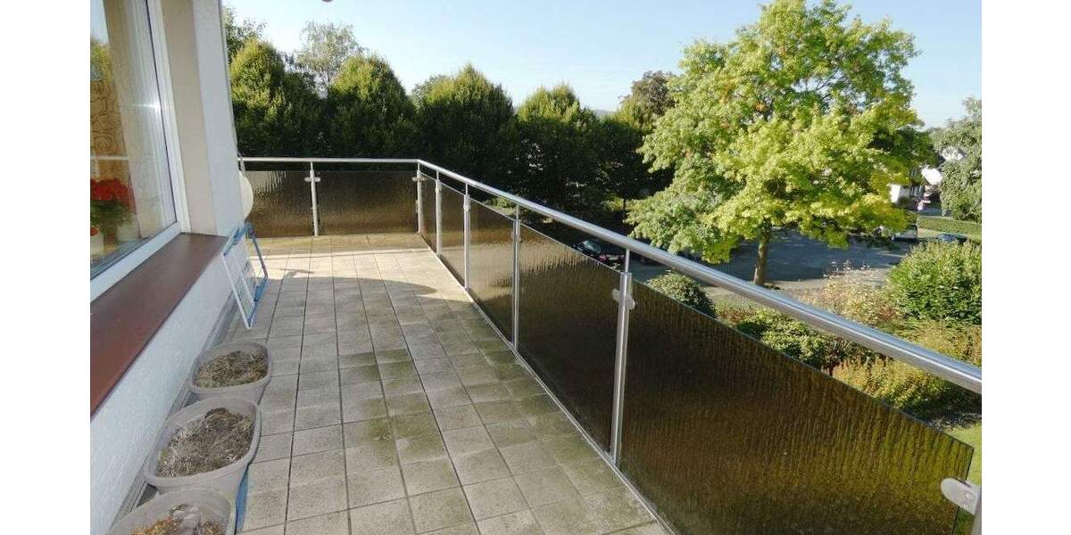 Geräumig - Gepflegt - mit 2 Wohneinheiten, 2 Garagen, Garten, Balkon, Terrasse ... 7 zimmer