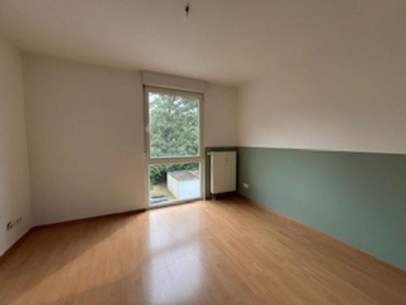 Bei VIVAWEST die Sonnenstrahlen auf dem eigenen Balkon genießen. zimmer