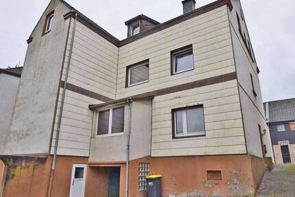 Altbebauung Dreifamilienhaus zum Abriß zimmer