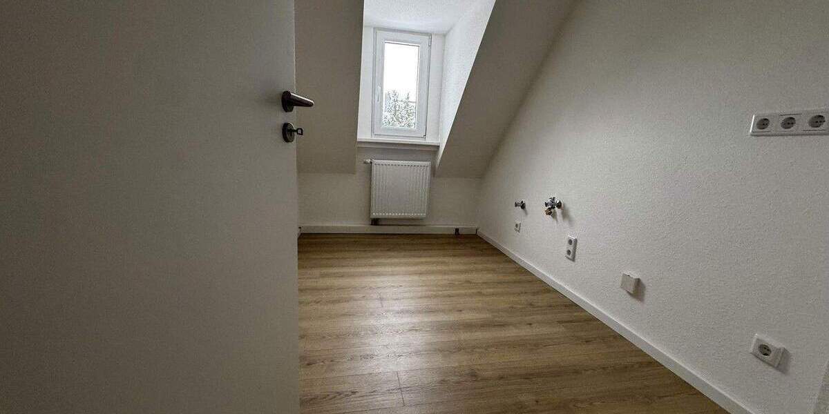 Erstbezug nach Sanierung: Helle Dachgeschosswohnung ca. 51 m² in Holsterhausen 3 zimmer