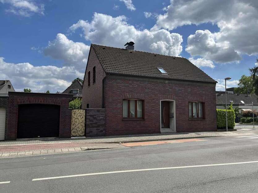 Haus zum Kaufen in Moers 310.000 € 147 m² 9 zimmer