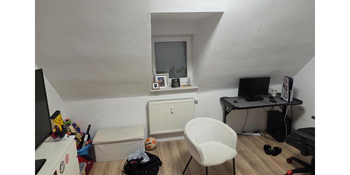 Dachgeschoßwohnung Gladbeck Brauck - 3.5 Zimmer, 930 m&sup2;, 930&euro; | Angebot:25838689