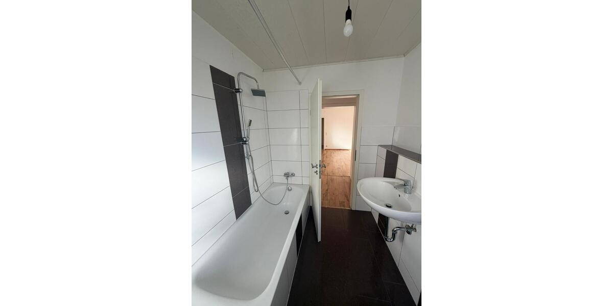 Etagenwohnung Duisburg Essenberg - 3 Zimmer, 88 m&sup2;, 495&euro; | Angebot:25646850