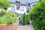Leben in der Innenstadt: Gepflegtes Reihenmittelhaus samt Dachterrasse und TG-Stellplatz 5 zimmer