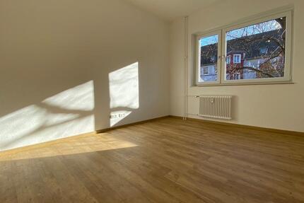 *** Riskieren Sie einen Blick! Charmante Altbauwohnung mit Duschbad! *** 3 zimmer