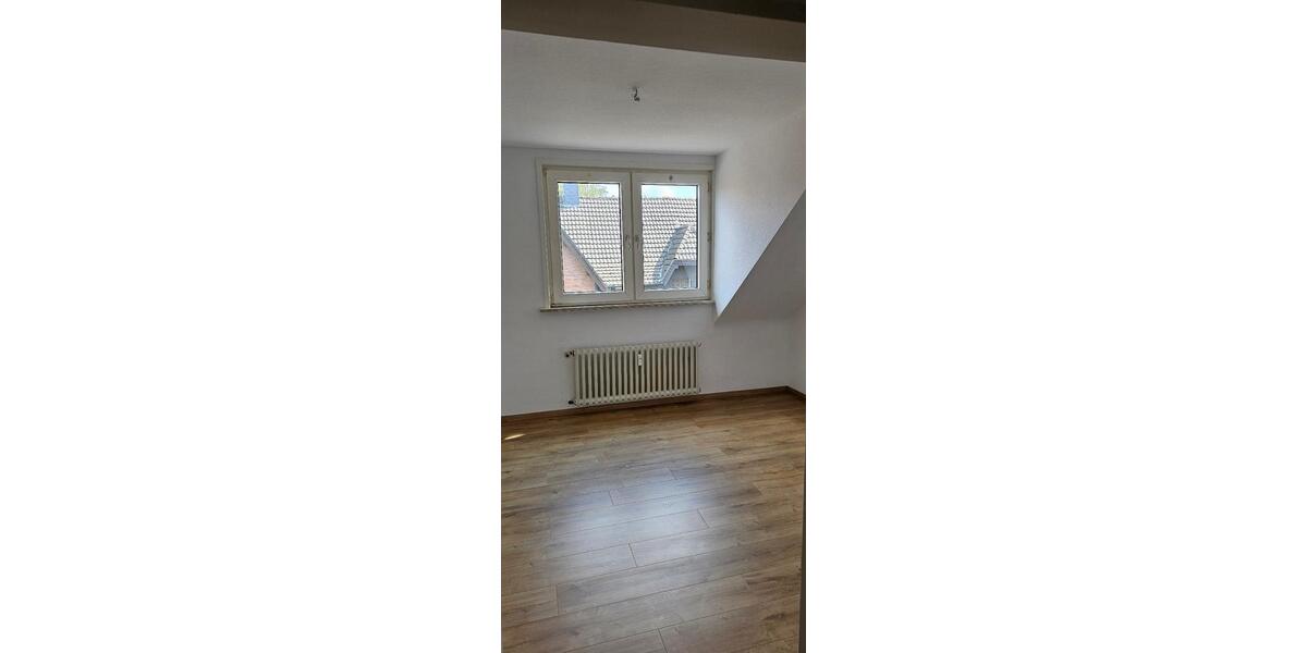 3 12 Raum DG-Wohnung in Gelsenkirchen-Erle mit Balkon 3.5 zimmer