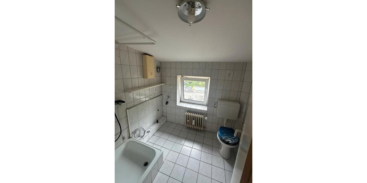 Dachgeschoßwohnung Duisburg Essenberg - 3.5 Zimmer, 81 m&sup2;, 500&euro; | Angebot:26700846