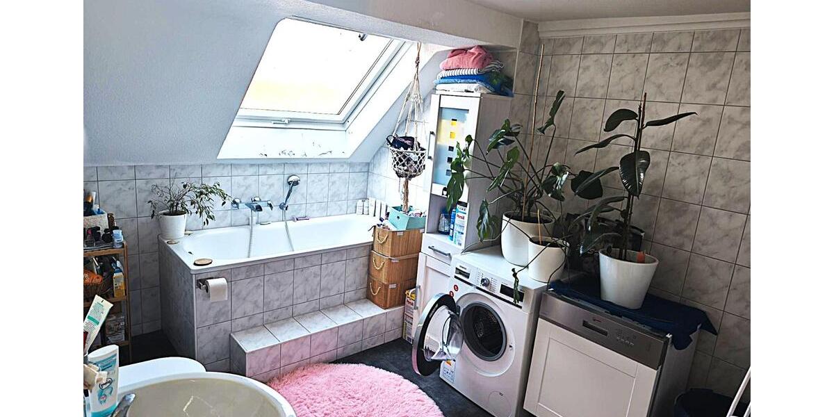 Dachgeschoßwohnung Essen Stadtbezirk II - 2.5 Zimmer, 65 m&sup2;, 655&euro; | Angebot:26237805