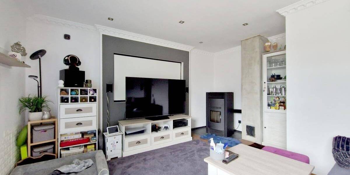 Solide vermietete moderne Wohnung mit Dachterrasse und Garage. 3 zimmer