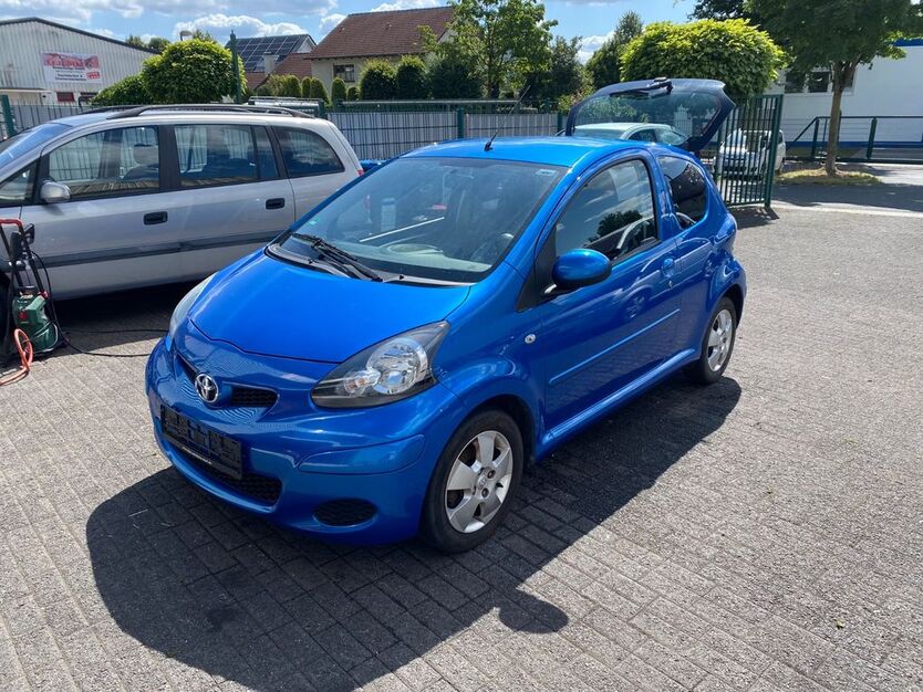 Toyota Aygo (X) 102.222 km 2.199 € Herten 45701