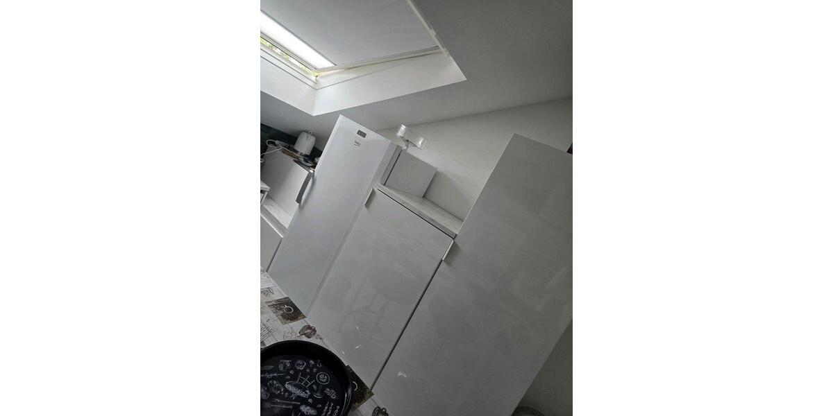 Dachgeschoßwohnung Duisburg Mittelmeiderich - 3.5 Zimmer, 85 m&sup2;, 1.350&euro; | Angebot:25287098