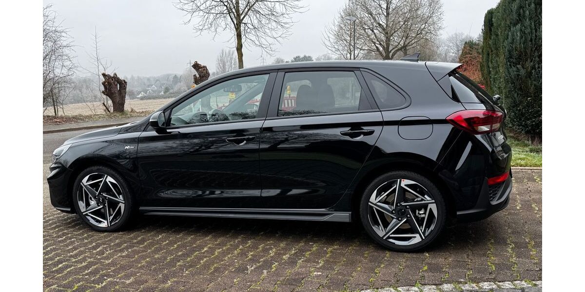 Hyundai i30 2.800 km 25.990 &euro; ESSEN 45359