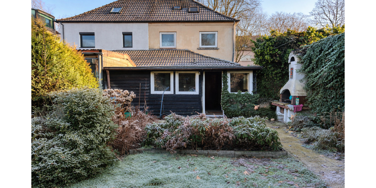 Charaktervolle Doppelhaushälfte mit großem Grundstück 2 zimmer