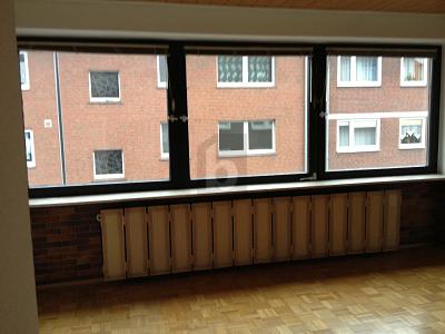 ATTRAKTIVE ANLAGE MIT BALKON 3 zimmer