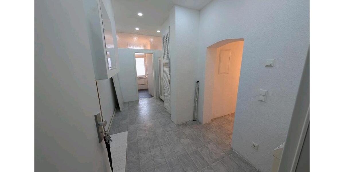 Dachgeschoßwohnung Duisburg Mittelmeiderich - 3.5 Zimmer, 70 m&sup2;, 590&euro; | Angebot:25880055