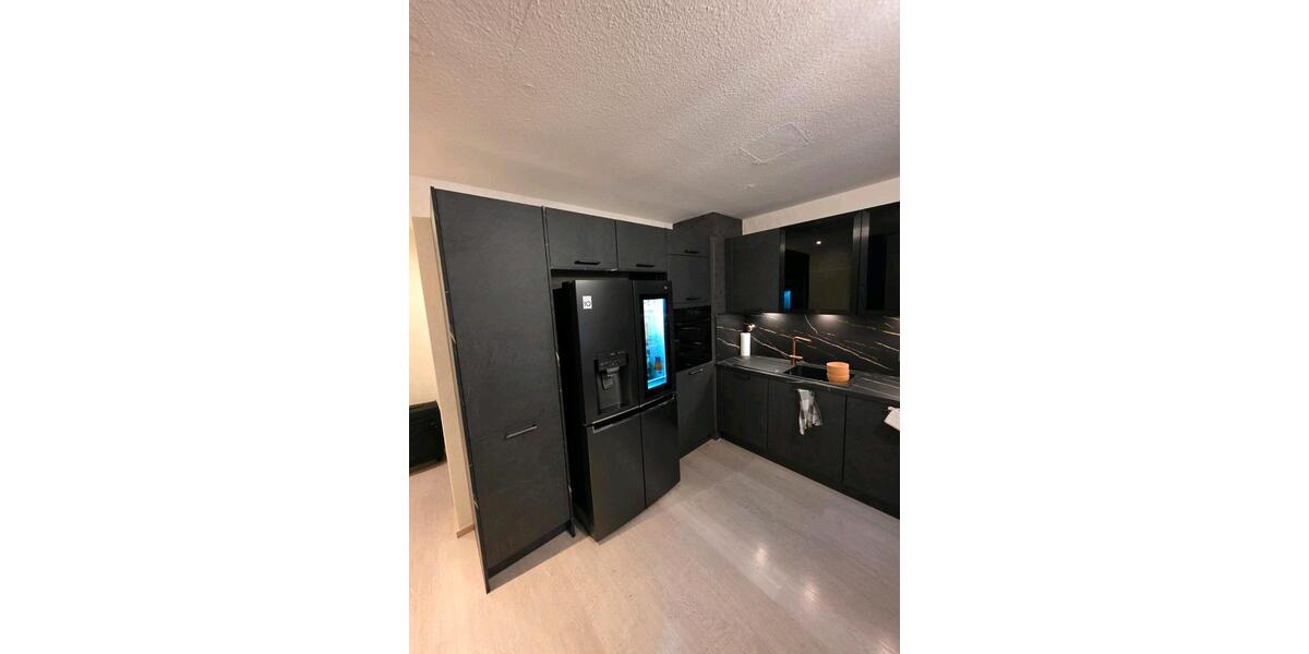 80m², Erdgeschoss, 2 Badezimmer + Luxus-Küche 3.5 zimmer