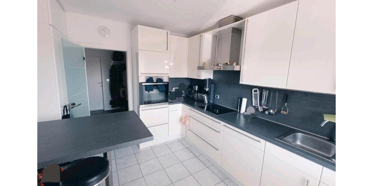 Ab Mai frei, top Eigentumswohnung mit zwei Balkonen 2.5 zimmer