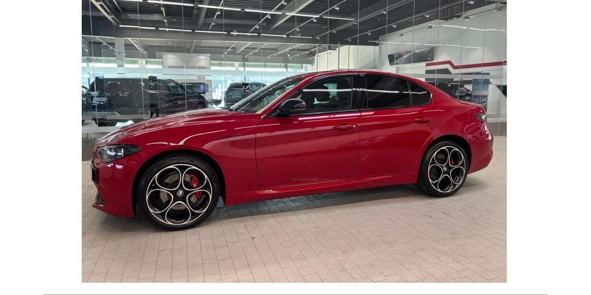 Alfa Romeo Giulia 18.324 km 37.660 € Oberhausen 46049