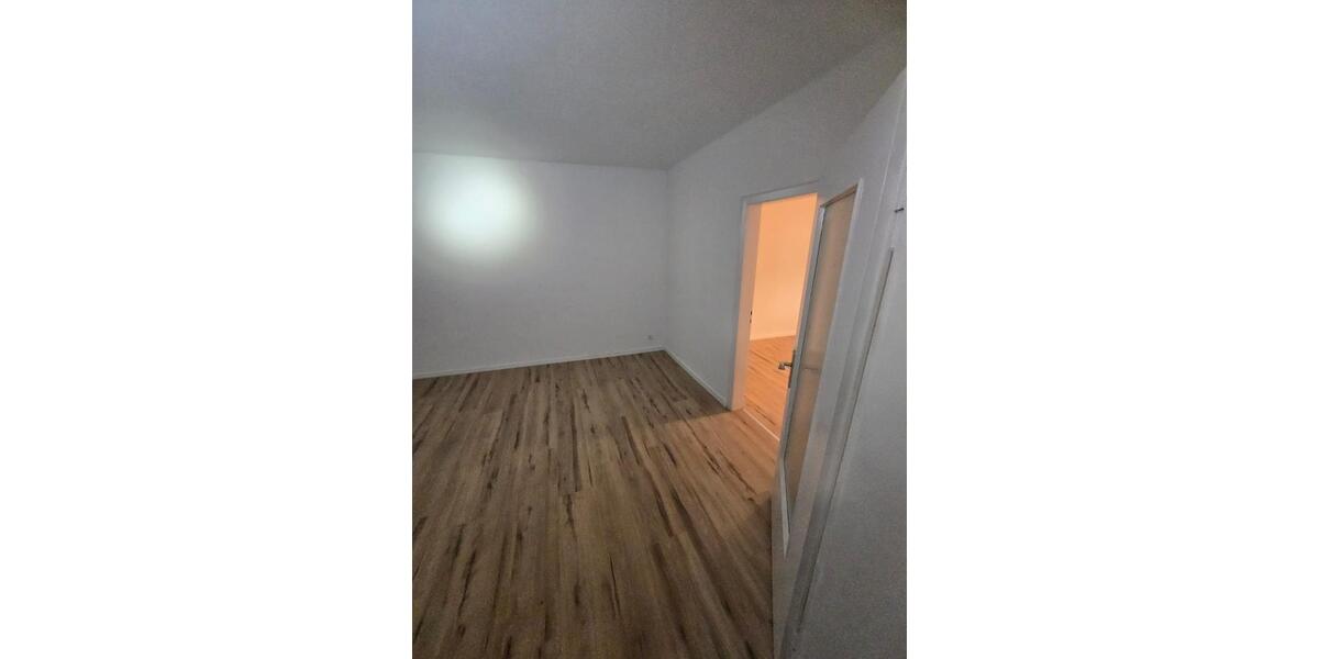 Sanierte 3,5 Zimmer Wohnung mit Einbauküche , Schwarze Heide, 3 zimmer