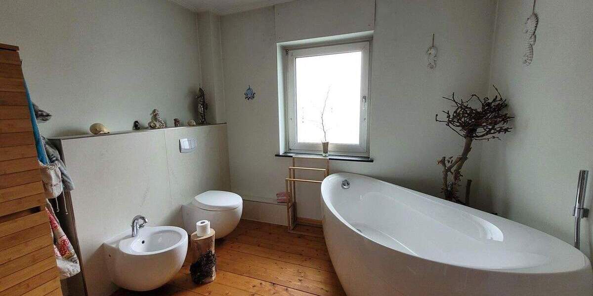 Großzügiges Haus mit auf 800 m² Grundstück mit ca.60 m² naturbelassenen Schwimmteich in Herten 1 zimmer