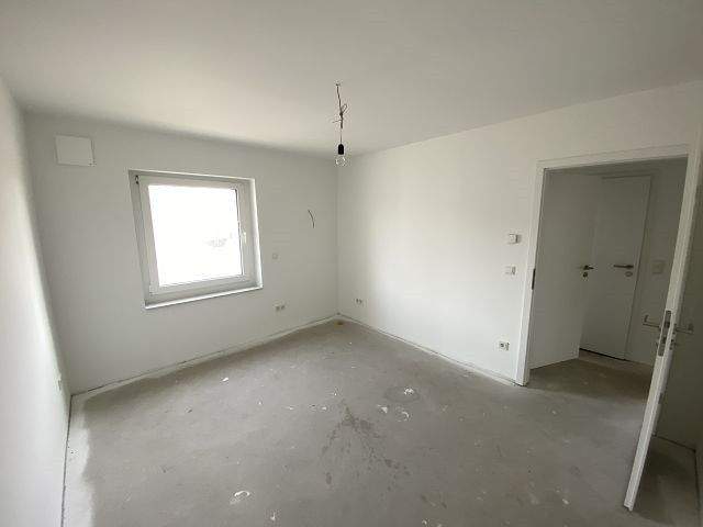 Top-Wohnung im 1. OG mit Balkon, energetisch kernsaniert 3 zimmer