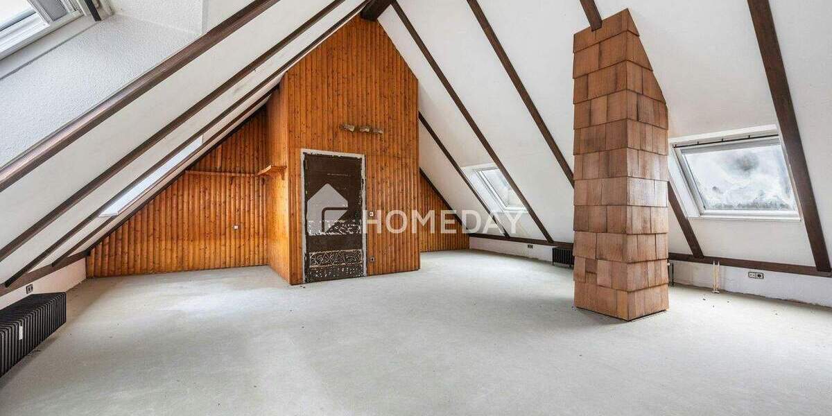 Großzügige 115 m² Etagenwohnung mit zusätzlichem DG-Zimmer, Loggia und sofortiger Bezugsfreiheit 3 zimmer