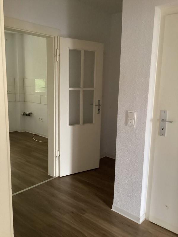 Komm nach Heiligenhaus: renovierte 2-Zi.-Whg. mit Duschbad und sonnigem Balkon in Nonnenbruch zimmer