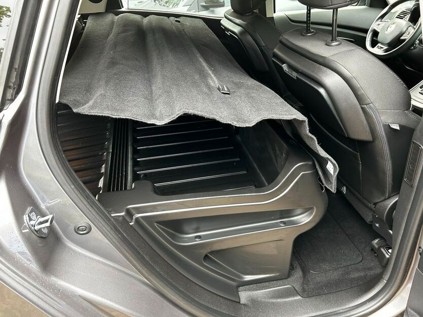 Renault Scenic 149.000 km 10.999 € Düsseldorf 40237