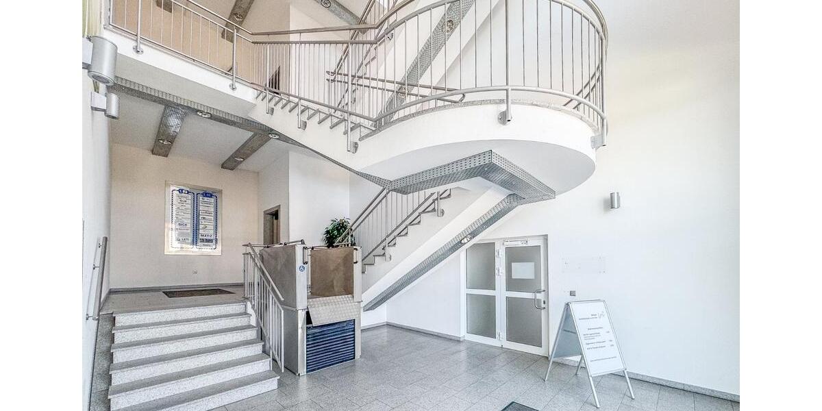 LAGER – 390 m² – LASTENAUFZUG – STELLPLÄTZE – BARRIEREFREI – SICHERHEITSDIENST – opt. BEHEIZT zimmer