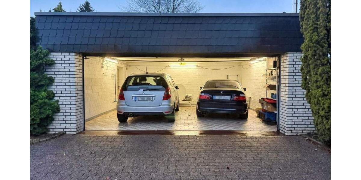 Doppelhaushälfte mit großzügigem Grundstück, Kamin und Doppelgarage 4 zimmer