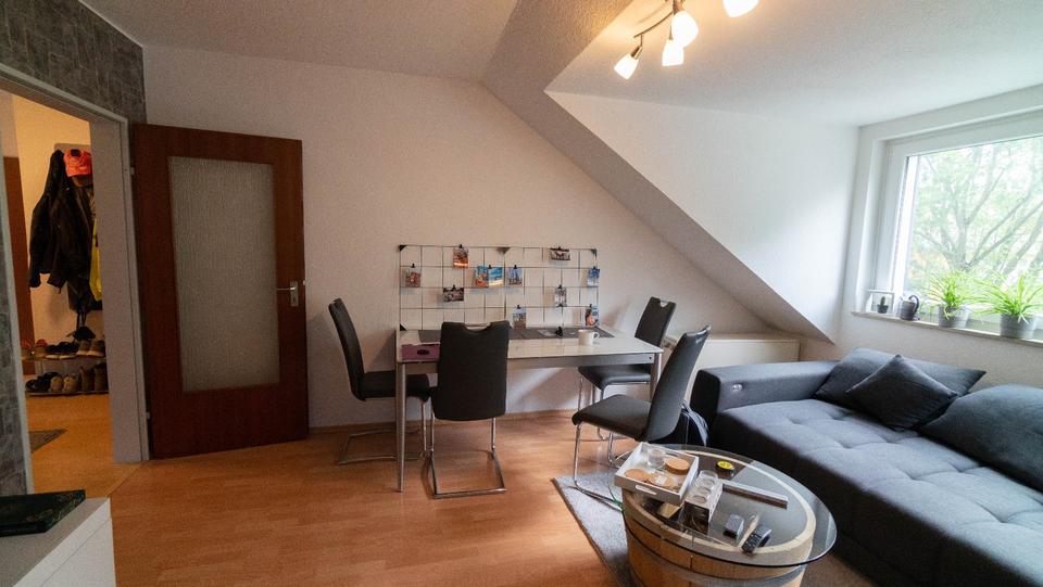Dachgeschoßwohnung Essen Stadtbezirk VIII - 2.5 Zimmer, 55 m&sup2;, 440&euro; | Angebot:25330793