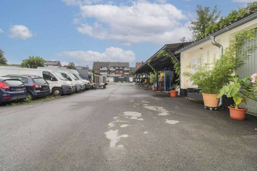 Großer Wohn- und Gewerbekomplex mit 9 WE, 23 GE und 45 GaragenSP in Oberhausen