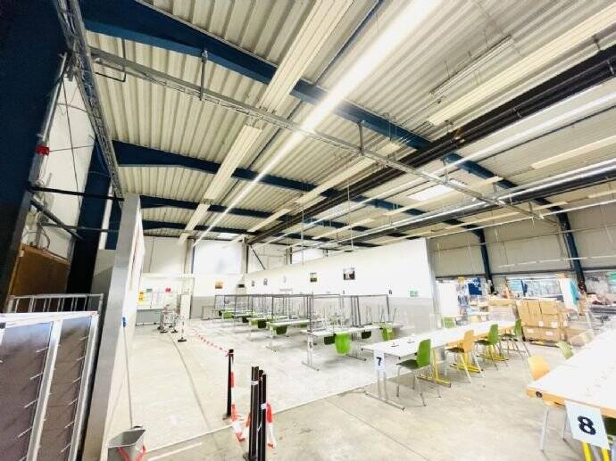 Attraktive Lagerhalle in Bottrop | Stellplätze vorhanden | RUHR REAL zimmer