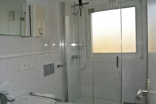 Ortsteil Broich Appartement im renovierten Zustand und Großräumig mit separater Küche
