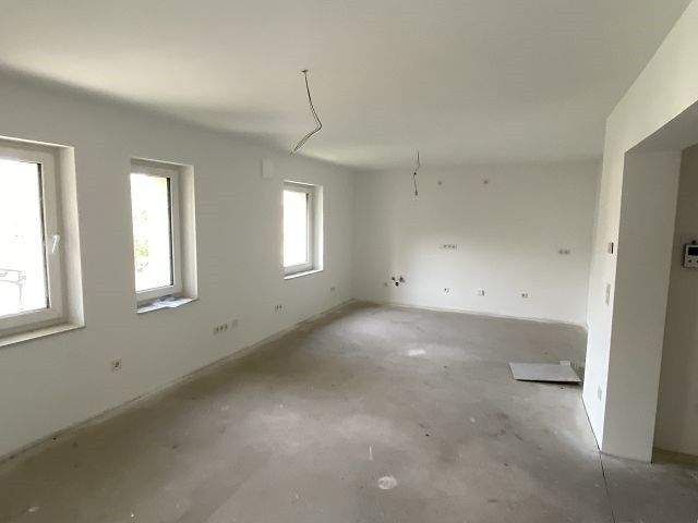 Top-Wohnung im 1. OG mit Balkon, energetisch kernsaniert 3 zimmer