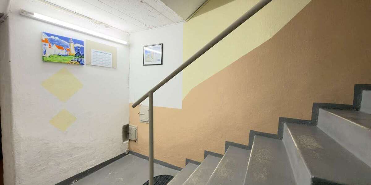 Gepflegte 3,5-Zimmer-Dachgeschosswohnung mit Einbauküche und Garage - Dachgeschoßwohnung Gelsenkirchen Gelsenkirchen-Mitte | Angebot:24740235