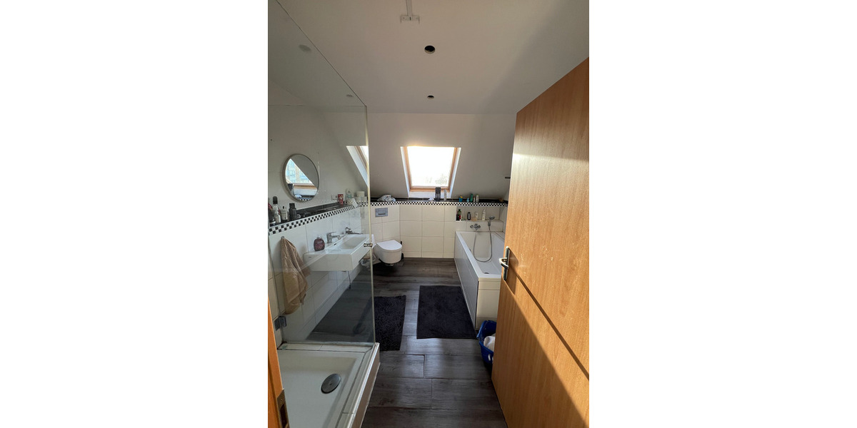 Investorenobjekt mit 3 Wohnungen, 2 Ladenlokalen und Erweiterungsmöglichkeiten 1 zimmer