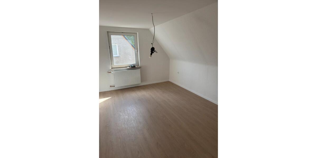 ZU VERMIETEN—DHH in guter Lage von OB-Königshardt 3 zimmer