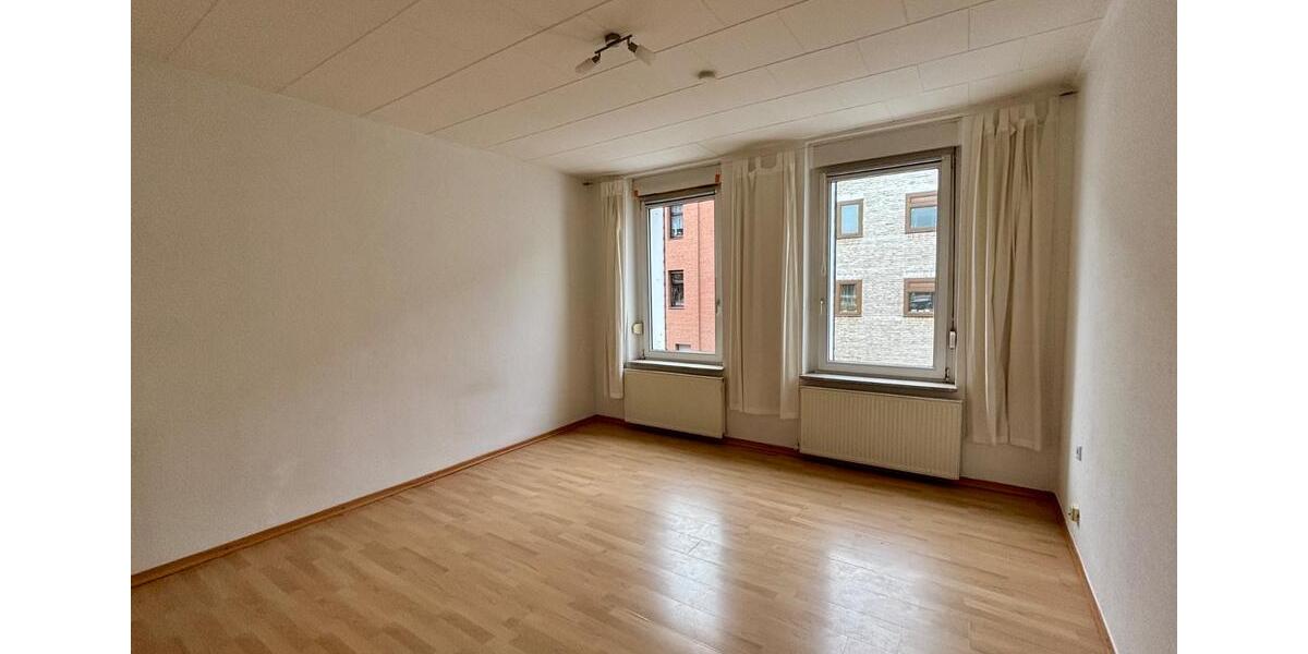 Renditestarkes MFH + 7 Garagen in Duisburg-Dellviertel 14 zimmer