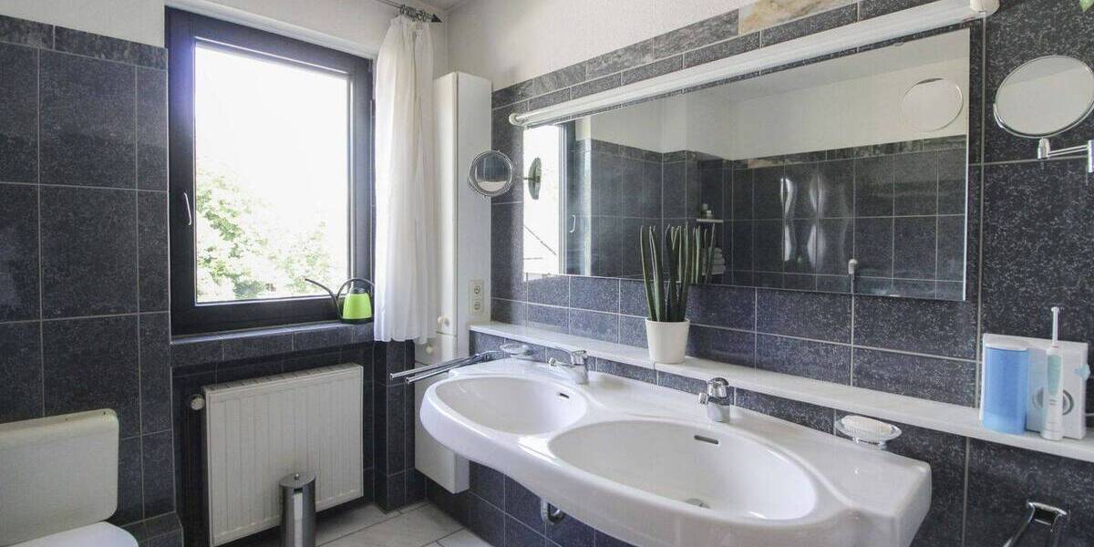 Einfamilienhaus Haan - 7 Zimmer, 303 m&sup2;, 889.000&euro; | Angebot:26834359