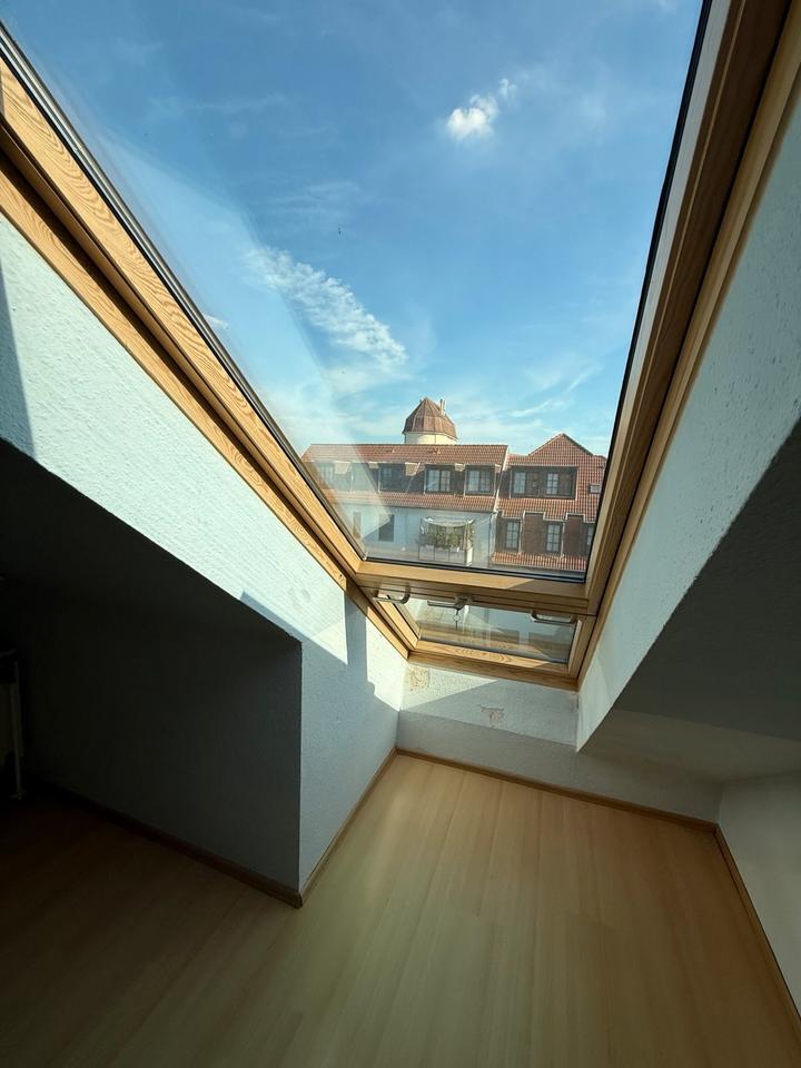 Charmante Dachgeschosswohnung mit Tiefgaragenstellplatz zimmer