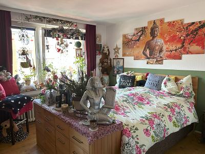 GROßZÜGIGE Wohnung MIT GEMÜTLICHEN BALKON