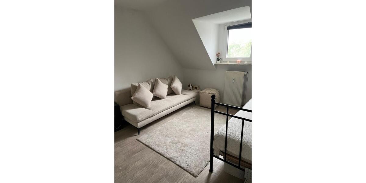 Dachgeschoßwohnung Mülheim an der Ruhr Rechtsruhr-Nord - 3.5 Zimmer, 77 m&sup2;, 740&euro; | Angebot:26349049