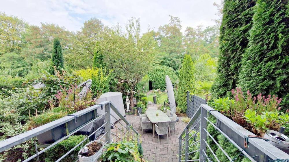 Modernes Zweifamilienhaus mit großem Garten und gehobener Ausstattung 7 zimmer