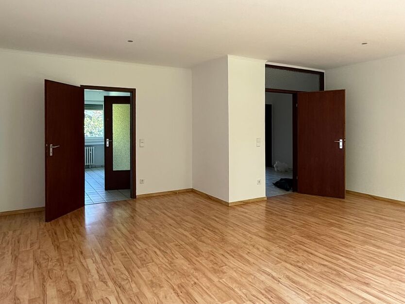 Provisionsfrei* Mehrfamilienhaus, 4 WE in Top Lage, EG 92 qm mit Garten u. Garage frei