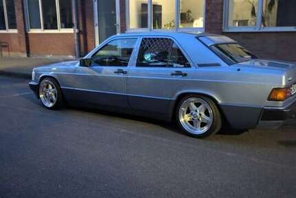 Mercedes-Benz 190 97.000 km 13.000 € Dinslaken 46539