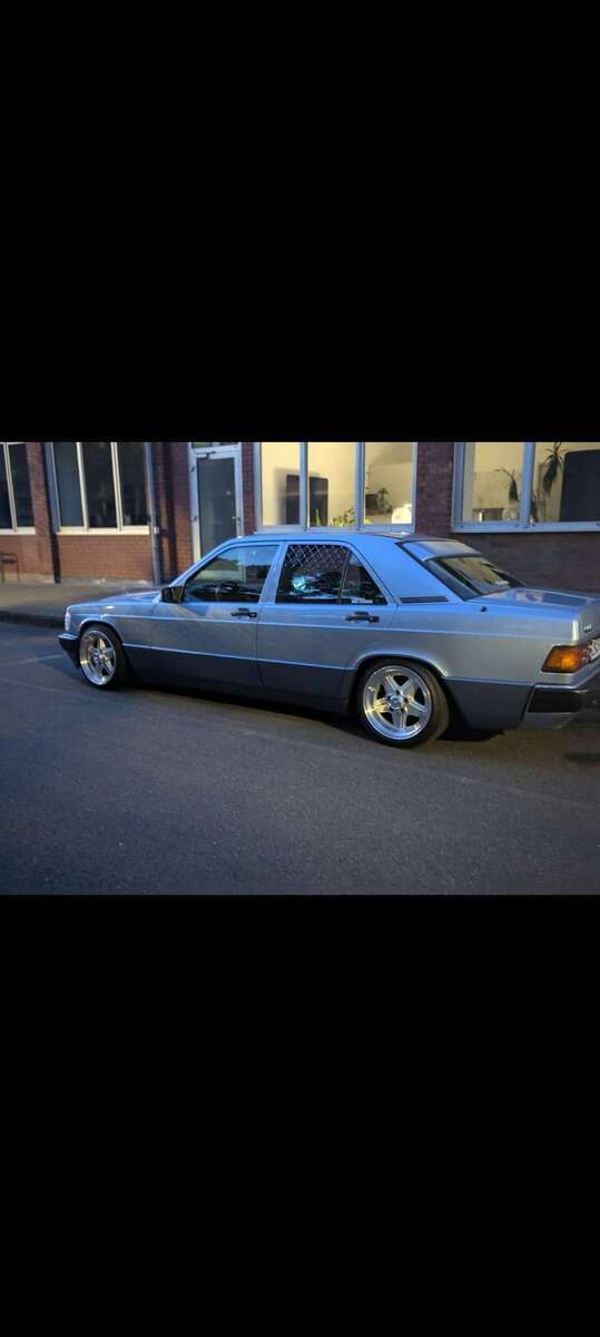 Mercedes-Benz 190 97.000 km 13.000 € Dinslaken 46539